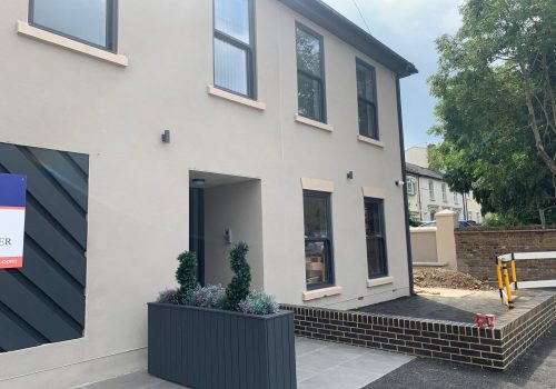 Modern K-Rend finish on a new build property in the London area by Smart Building Solutions.