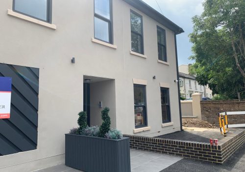 Modern K-Rend finish on a new build property in the London area by Smart Building Solutions.